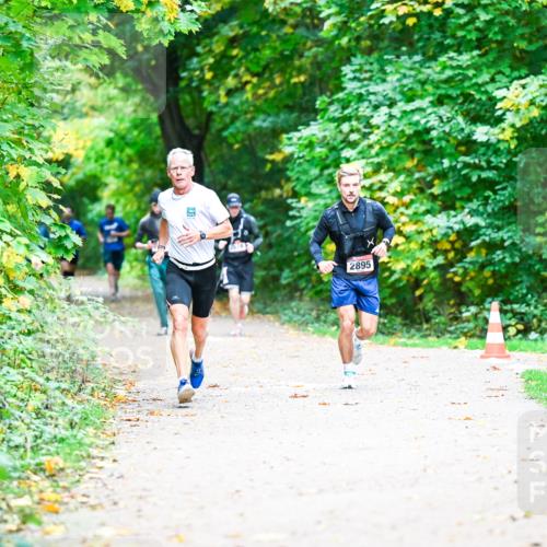 12.10.2025 - Bramfelder Halbmarathon 2025 Dr. Thomas Lammeyer http://msf.ph/oto/9351489 12.10.2025 10:39:18 Laufen 2895 meine-sportfotos.de