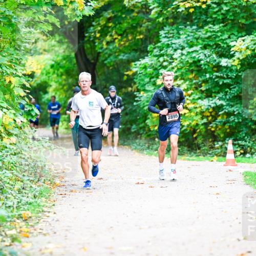 12.10.2025 - Bramfelder Halbmarathon 2025 Dr. Thomas Lammeyer http://msf.ph/oto/9351490 12.10.2025 10:39:18 Laufen 2895 meine-sportfotos.de