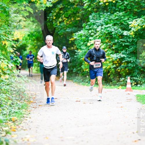 12.10.2025 - Bramfelder Halbmarathon 2025 Dr. Thomas Lammeyer http://msf.ph/oto/9351491 12.10.2025 10:39:18 Laufen 2895 meine-sportfotos.de