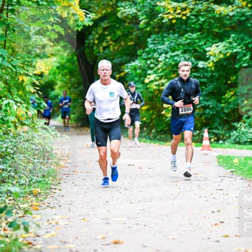 12.10.2025 - Bramfelder Halbmarathon 2025 Dr. Thomas Lammeyer http://msf.ph/oto/9351501 12.10.2025 10:39:20 Laufen 2895 meine-sportfotos.de