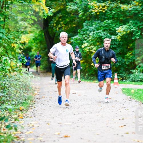 12.10.2025 - Bramfelder Halbmarathon 2025 Dr. Thomas Lammeyer http://msf.ph/oto/9351502 12.10.2025 10:39:20 Laufen 2895 meine-sportfotos.de