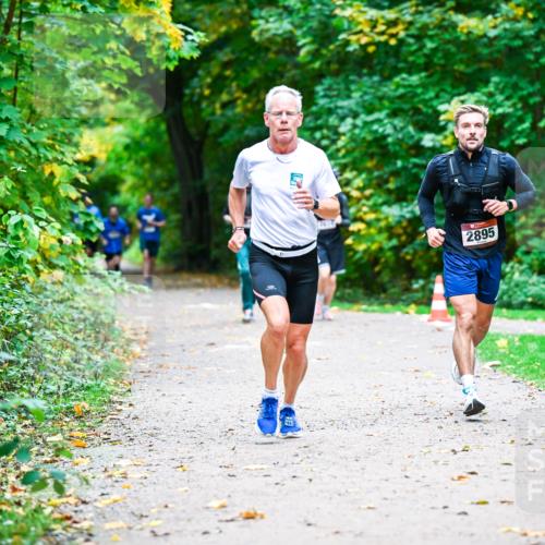 12.10.2025 - Bramfelder Halbmarathon 2025 Dr. Thomas Lammeyer http://msf.ph/oto/9351507 12.10.2025 10:39:21 Laufen 2895 meine-sportfotos.de
