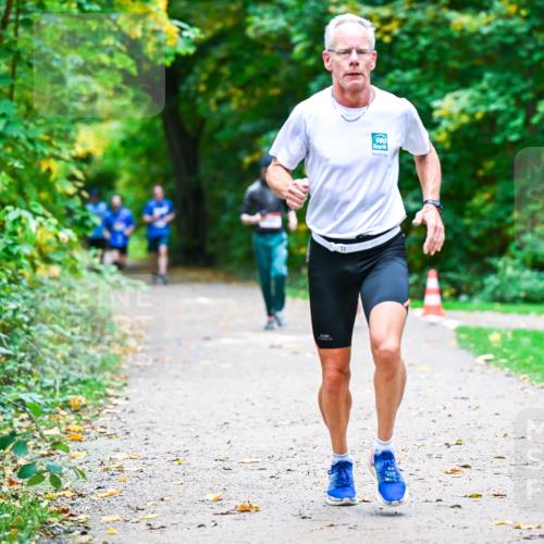 12.10.2025 - Bramfelder Halbmarathon 2025 Dr. Thomas Lammeyer http://msf.ph/oto/9351515 12.10.2025 10:39:22 Laufen 2895 meine-sportfotos.de