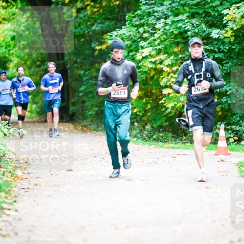 12.10.2025 - Bramfelder Halbmarathon 2025 Dr. Thomas Lammeyer http://msf.ph/oto/9351517 12.10.2025 10:39:23 Laufen 2699, 2891, 2675 meine-sportfotos.de