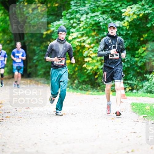 12.10.2025 - Bramfelder Halbmarathon 2025 Dr. Thomas Lammeyer http://msf.ph/oto/9351519 12.10.2025 10:39:24 Laufen 2691, 2676 meine-sportfotos.de