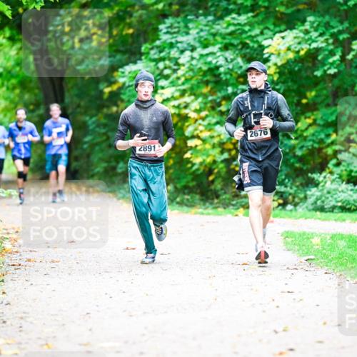12.10.2025 - Bramfelder Halbmarathon 2025 Dr. Thomas Lammeyer http://msf.ph/oto/9351522 12.10.2025 10:39:24 Laufen 2891, 2676 meine-sportfotos.de
