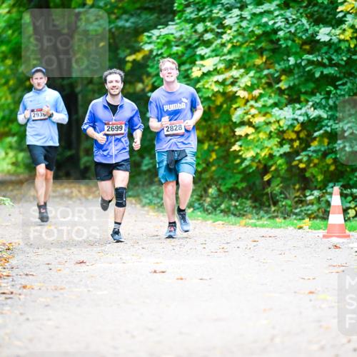 12.10.2025 - Bramfelder Halbmarathon 2025 Dr. Thomas Lammeyer http://msf.ph/oto/9351540 12.10.2025 10:39:28 Laufen 2935, 2699, 2828 meine-sportfotos.de