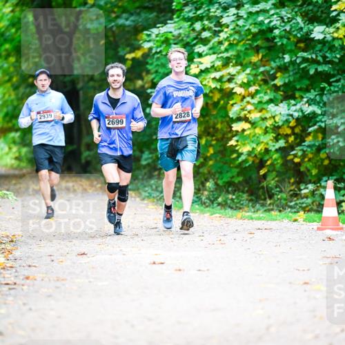 12.10.2025 - Bramfelder Halbmarathon 2025 Dr. Thomas Lammeyer http://msf.ph/oto/9351541 12.10.2025 10:39:28 Laufen 2939, 2699, 2828 meine-sportfotos.de