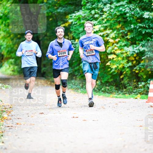 12.10.2025 - Bramfelder Halbmarathon 2025 Dr. Thomas Lammeyer http://msf.ph/oto/9351544 12.10.2025 10:39:28 Laufen 2939, 2699, 2828 meine-sportfotos.de