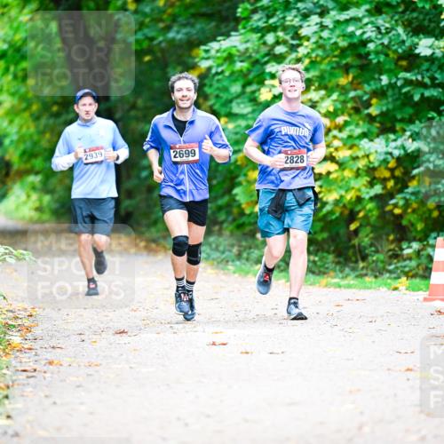 12.10.2025 - Bramfelder Halbmarathon 2025 Dr. Thomas Lammeyer http://msf.ph/oto/9351547 12.10.2025 10:39:28 Laufen 2939, 2699, 2828 meine-sportfotos.de