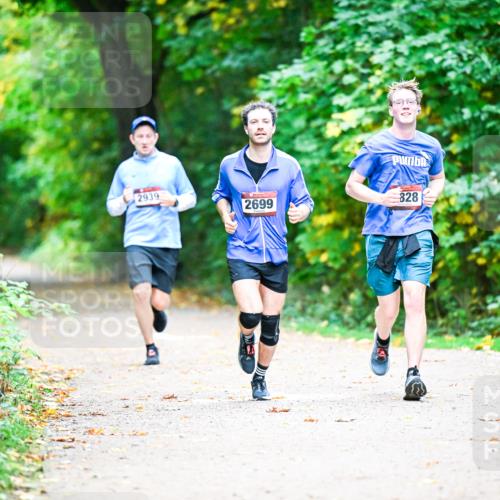 12.10.2025 - Bramfelder Halbmarathon 2025 Dr. Thomas Lammeyer http://msf.ph/oto/9351552 12.10.2025 10:39:29 Laufen 2939, 2699, 828 meine-sportfotos.de