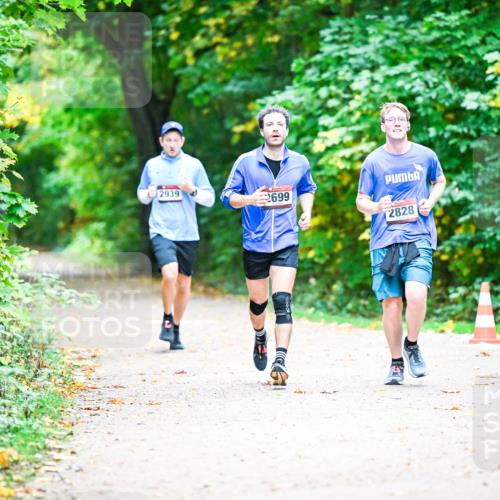 12.10.2025 - Bramfelder Halbmarathon 2025 Dr. Thomas Lammeyer http://msf.ph/oto/9351556 12.10.2025 10:39:30 Laufen 2939, 2699, 2828 meine-sportfotos.de