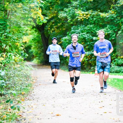 12.10.2025 - Bramfelder Halbmarathon 2025 Dr. Thomas Lammeyer http://msf.ph/oto/9351570 12.10.2025 10:39:32 Laufen 2939, 2699, 2828 meine-sportfotos.de