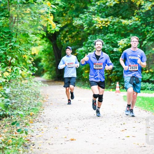 12.10.2025 - Bramfelder Halbmarathon 2025 Dr. Thomas Lammeyer http://msf.ph/oto/9351573 12.10.2025 10:39:32 Laufen 2939, 2699, 2828 meine-sportfotos.de