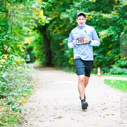 12.10.2025 - Bramfelder Halbmarathon 2025 Dr. Thomas Lammeyer http://msf.ph/oto/9351588 12.10.2025 10:39:35 Laufen 293 meine-sportfotos.de