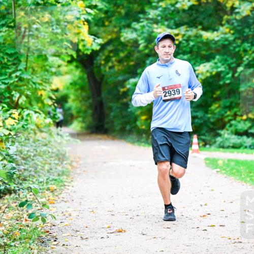 12.10.2025 - Bramfelder Halbmarathon 2025 Dr. Thomas Lammeyer http://msf.ph/oto/9351589 12.10.2025 10:39:35 Laufen 2939 meine-sportfotos.de
