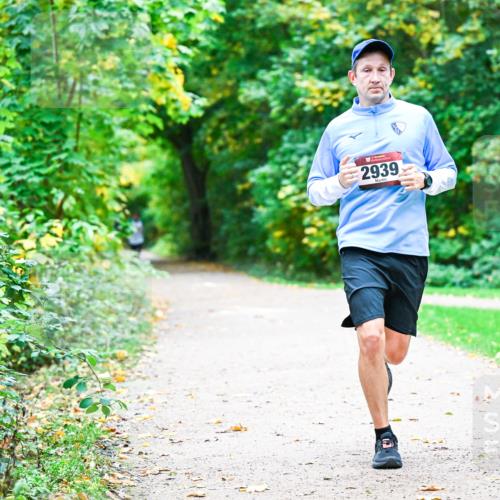 12.10.2025 - Bramfelder Halbmarathon 2025 Dr. Thomas Lammeyer http://msf.ph/oto/9351594 12.10.2025 10:39:36 Laufen 2939 meine-sportfotos.de