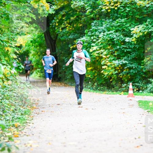 12.10.2025 - Bramfelder Halbmarathon 2025 Dr. Thomas Lammeyer http://msf.ph/oto/9351595 12.10.2025 10:39:45 Laufen 2449, 2830 meine-sportfotos.de