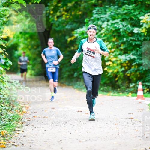 12.10.2025 - Bramfelder Halbmarathon 2025 Dr. Thomas Lammeyer http://msf.ph/oto/9351607 12.10.2025 10:39:46 Laufen 2830 meine-sportfotos.de