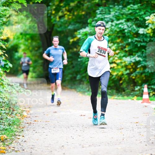 12.10.2025 - Bramfelder Halbmarathon 2025 Dr. Thomas Lammeyer http://msf.ph/oto/9351609 12.10.2025 10:39:47 Laufen 2830 meine-sportfotos.de