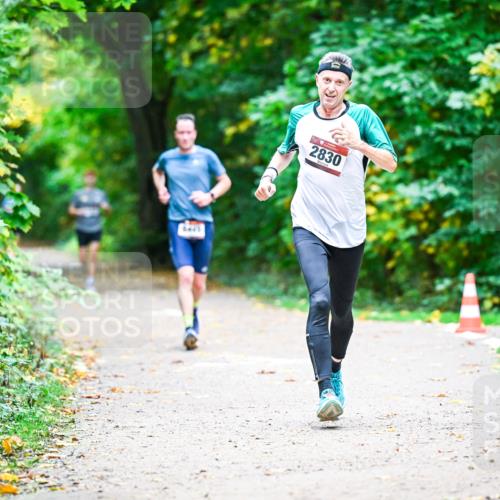 12.10.2025 - Bramfelder Halbmarathon 2025 Dr. Thomas Lammeyer http://msf.ph/oto/9351612 12.10.2025 10:39:47 Laufen 2830 meine-sportfotos.de