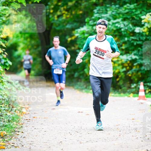 12.10.2025 - Bramfelder Halbmarathon 2025 Dr. Thomas Lammeyer http://msf.ph/oto/9351613 12.10.2025 10:39:47 Laufen 2830 meine-sportfotos.de