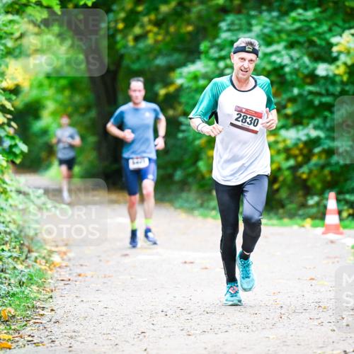 12.10.2025 - Bramfelder Halbmarathon 2025 Dr. Thomas Lammeyer http://msf.ph/oto/9351614 12.10.2025 10:39:47 Laufen 2830 meine-sportfotos.de
