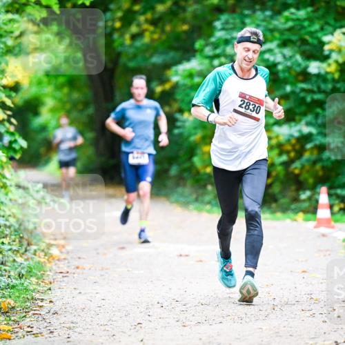 12.10.2025 - Bramfelder Halbmarathon 2025 Dr. Thomas Lammeyer http://msf.ph/oto/9351615 12.10.2025 10:39:48 Laufen 2830 meine-sportfotos.de