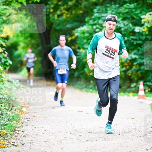 12.10.2025 - Bramfelder Halbmarathon 2025 Dr. Thomas Lammeyer http://msf.ph/oto/9351616 12.10.2025 10:39:48 Laufen 8615, 2830 meine-sportfotos.de