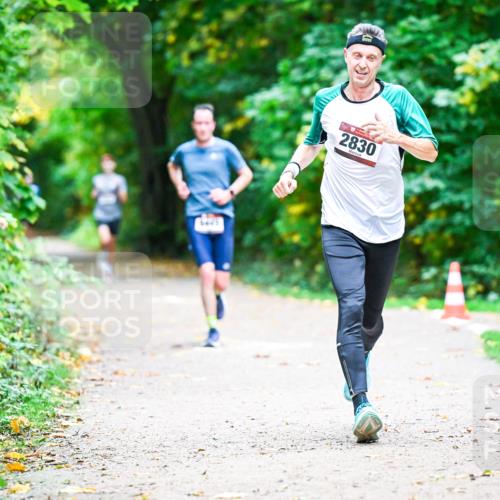 12.10.2025 - Bramfelder Halbmarathon 2025 Dr. Thomas Lammeyer http://msf.ph/oto/9351618 12.10.2025 10:39:48 Laufen 2830 meine-sportfotos.de