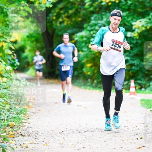12.10.2025 - Bramfelder Halbmarathon 2025 Dr. Thomas Lammeyer http://msf.ph/oto/9351620 12.10.2025 10:39:48 Laufen 2830 meine-sportfotos.de