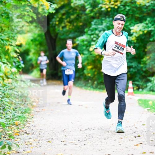 12.10.2025 - Bramfelder Halbmarathon 2025 Dr. Thomas Lammeyer http://msf.ph/oto/9351621 12.10.2025 10:39:48 Laufen 2830 meine-sportfotos.de