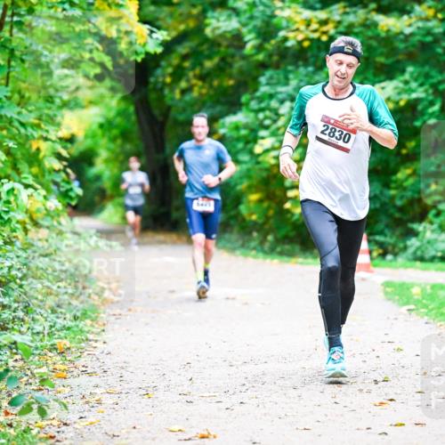12.10.2025 - Bramfelder Halbmarathon 2025 Dr. Thomas Lammeyer http://msf.ph/oto/9351623 12.10.2025 10:39:49 Laufen 2830 meine-sportfotos.de