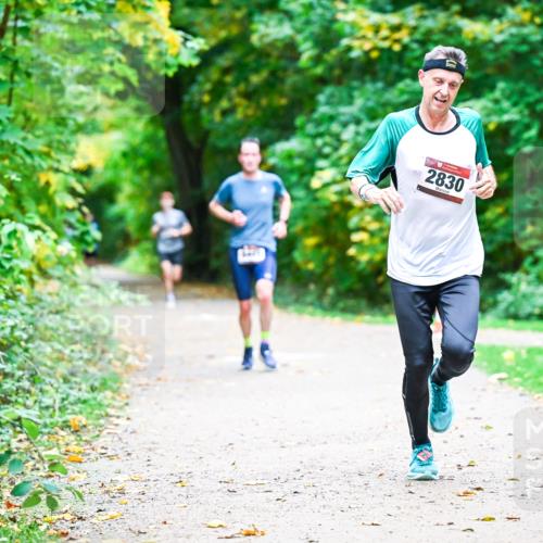 12.10.2025 - Bramfelder Halbmarathon 2025 Dr. Thomas Lammeyer http://msf.ph/oto/9351625 12.10.2025 10:39:49 Laufen 2830 meine-sportfotos.de