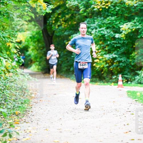 12.10.2025 - Bramfelder Halbmarathon 2025 Dr. Thomas Lammeyer http://msf.ph/oto/9351632 12.10.2025 10:39:50 Laufen 2449 meine-sportfotos.de