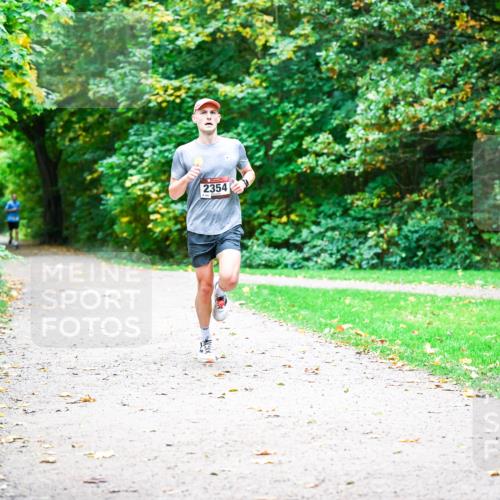 12.10.2025 - Bramfelder Halbmarathon 2025 Dr. Thomas Lammeyer http://msf.ph/oto/9351662 12.10.2025 10:39:56 Laufen 2354 meine-sportfotos.de