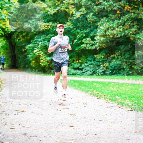 12.10.2025 - Bramfelder Halbmarathon 2025 Dr. Thomas Lammeyer http://msf.ph/oto/9351663 12.10.2025 10:39:56 Laufen 2354 meine-sportfotos.de