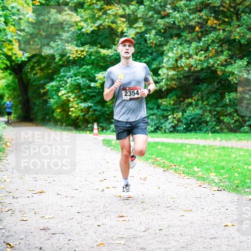 12.10.2025 - Bramfelder Halbmarathon 2025 Dr. Thomas Lammeyer http://msf.ph/oto/9351667 12.10.2025 10:39:57 Laufen 2354, 103 meine-sportfotos.de