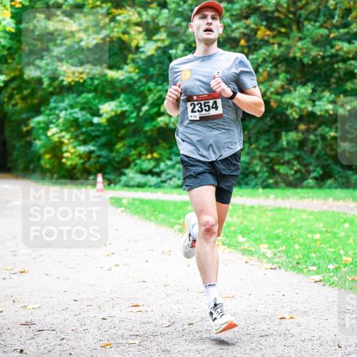 12.10.2025 - Bramfelder Halbmarathon 2025 Dr. Thomas Lammeyer http://msf.ph/oto/9351671 12.10.2025 10:39:57 Laufen 2354, 103 meine-sportfotos.de
