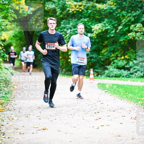12.10.2025 - Bramfelder Halbmarathon 2025 Dr. Thomas Lammeyer http://msf.ph/oto/9351703 12.10.2025 10:40:08 Laufen 2934, 2465 meine-sportfotos.de