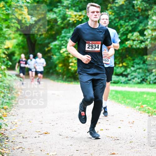 12.10.2025 - Bramfelder Halbmarathon 2025 Dr. Thomas Lammeyer http://msf.ph/oto/9351714 12.10.2025 10:40:10 Laufen 2934, 465 meine-sportfotos.de