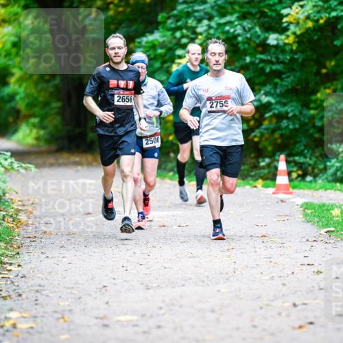 12.10.2025 - Bramfelder Halbmarathon 2025 Dr. Thomas Lammeyer http://msf.ph/oto/9351735 12.10.2025 10:40:14 Laufen 2656, 2500, 361, 2755 meine-sportfotos.de