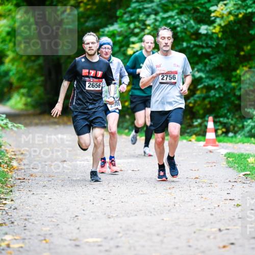 12.10.2025 - Bramfelder Halbmarathon 2025 Dr. Thomas Lammeyer http://msf.ph/oto/9351736 12.10.2025 10:40:14 Laufen 2656, 2500, 361, 2756 meine-sportfotos.de