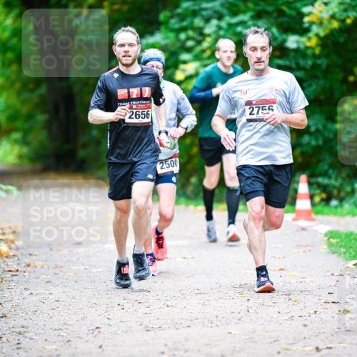 12.10.2025 - Bramfelder Halbmarathon 2025 Dr. Thomas Lammeyer http://msf.ph/oto/9351740 12.10.2025 10:40:15 Laufen 2656, 361, 2756, 2500 meine-sportfotos.de