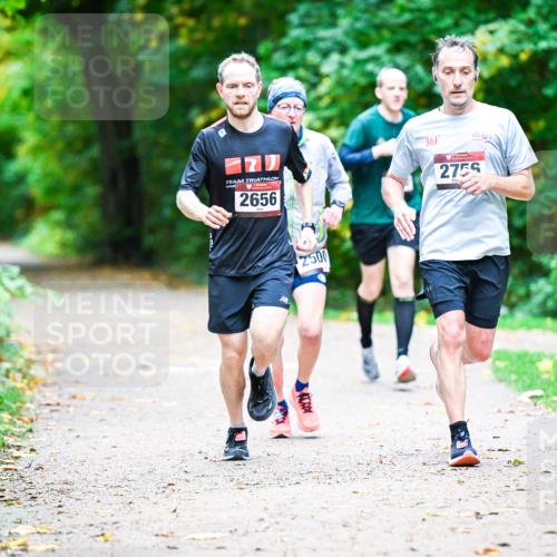 12.10.2025 - Bramfelder Halbmarathon 2025 Dr. Thomas Lammeyer http://msf.ph/oto/9351745 12.10.2025 10:40:15 Laufen 2656, 361, 2756, 2500 meine-sportfotos.de