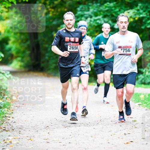 12.10.2025 - Bramfelder Halbmarathon 2025 Dr. Thomas Lammeyer http://msf.ph/oto/9351746 12.10.2025 10:40:15 Laufen 2656, 361, 756, 2500 meine-sportfotos.de