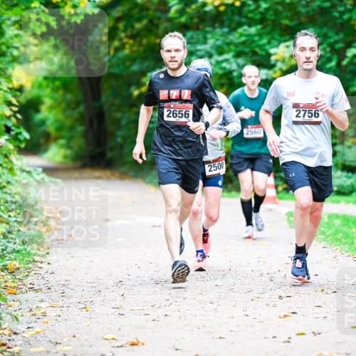 12.10.2025 - Bramfelder Halbmarathon 2025 Dr. Thomas Lammeyer http://msf.ph/oto/9351749 12.10.2025 10:40:16 Laufen 2656, 2560, 361, 2756, 2500 meine-sportfotos.de