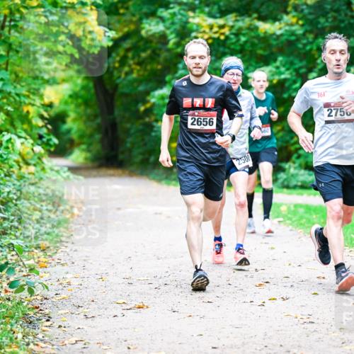 12.10.2025 - Bramfelder Halbmarathon 2025 Dr. Thomas Lammeyer http://msf.ph/oto/9351755 12.10.2025 10:40:17 Laufen 2656, 2500, 361, 2756 meine-sportfotos.de