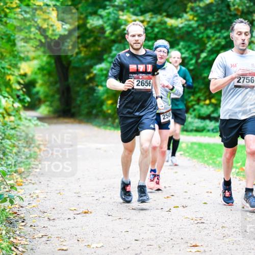 12.10.2025 - Bramfelder Halbmarathon 2025 Dr. Thomas Lammeyer http://msf.ph/oto/9351757 12.10.2025 10:40:17 Laufen 20, 2656, 361, 2756, 250 meine-sportfotos.de