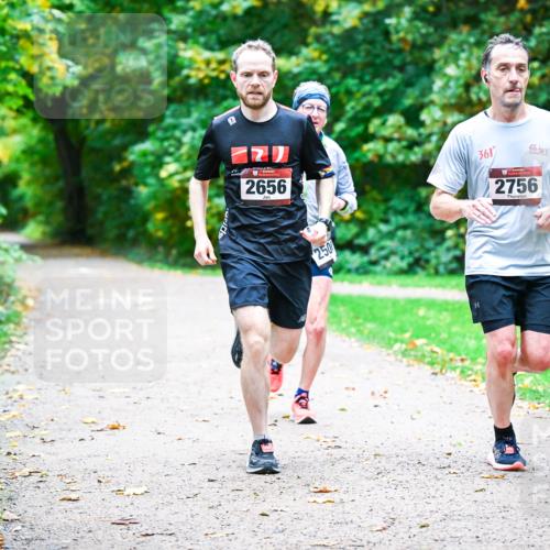 12.10.2025 - Bramfelder Halbmarathon 2025 Dr. Thomas Lammeyer http://msf.ph/oto/9351761 12.10.2025 10:40:17 Laufen 2656, 250, 361, 2756, 8 meine-sportfotos.de